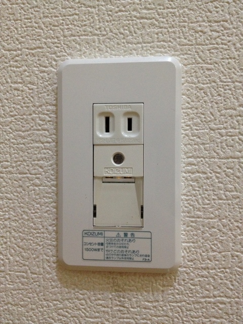 フットライト付きコンセント.JPG